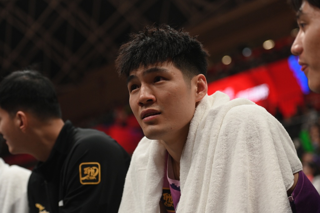 探长:今夏原俱乐部可为陈国豪&邹阳提供涨薪100%合同 且有权匹配