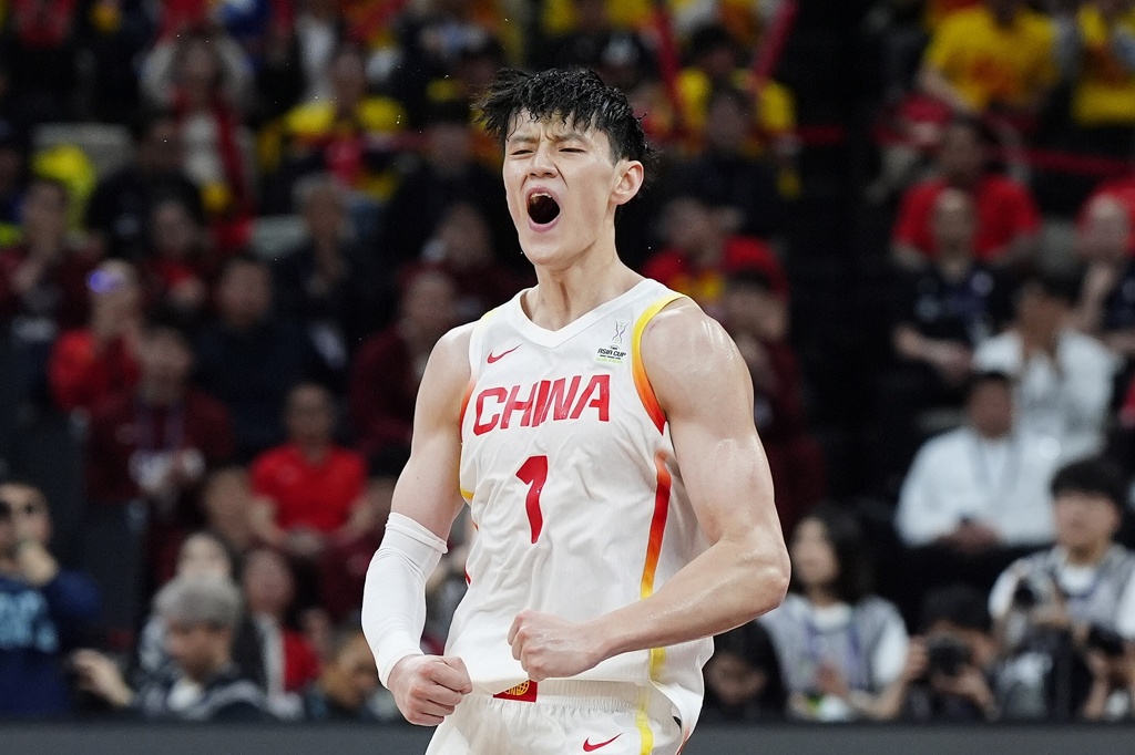 媒体人:敬佩余嘉豪&曾凡博的勇气 也为他们追梦的决心而高兴!