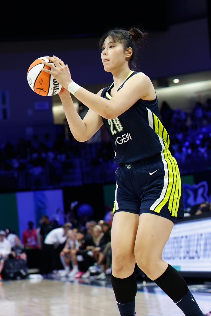 出场时间飞翼新低!李月汝8分钟5中1拿下3分3板2失误 佩奇22分!